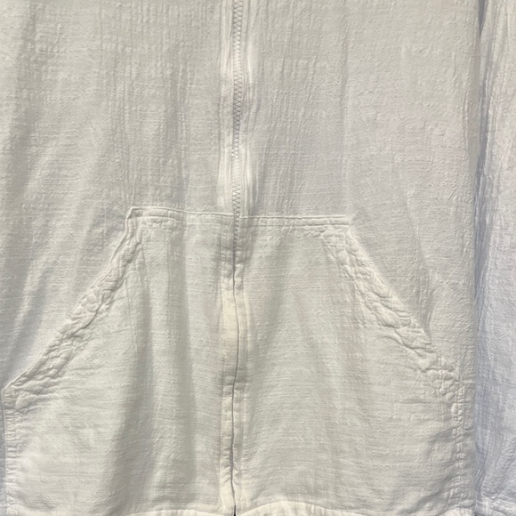White Zip-Up Hoodie Size XL - Picture 3 of 4